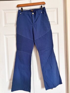 Jaanuu three pairs of size S scrub pants